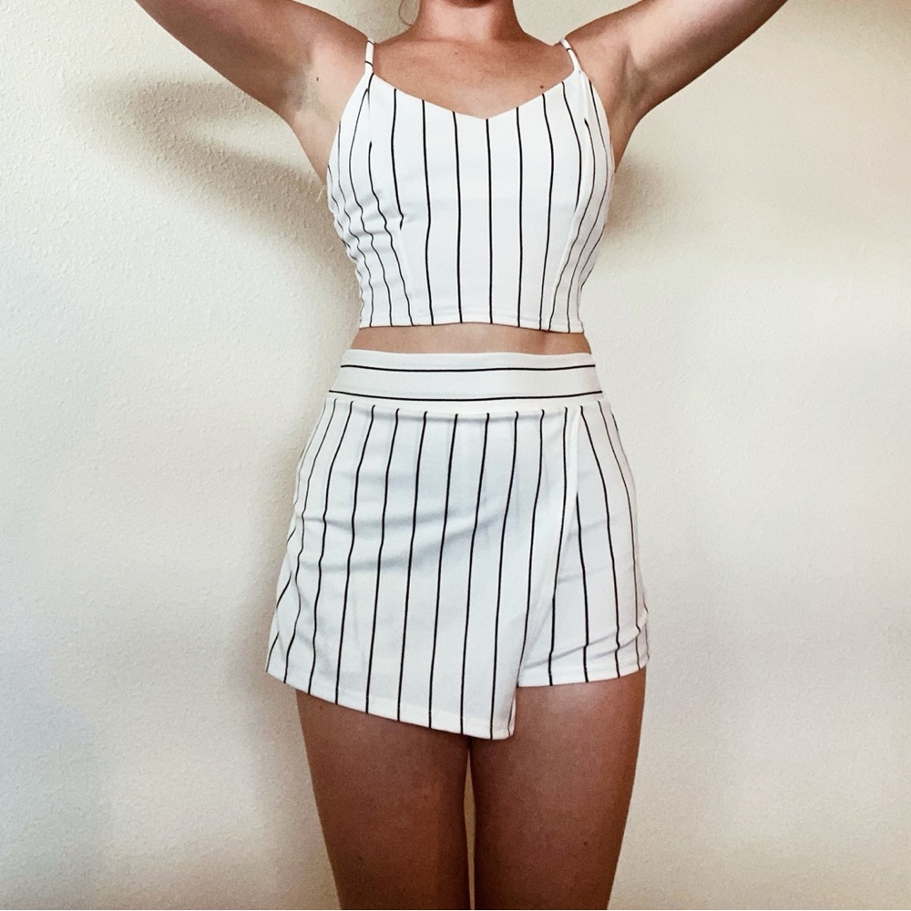White w Black Stripes Skort Set 🤍 Size S